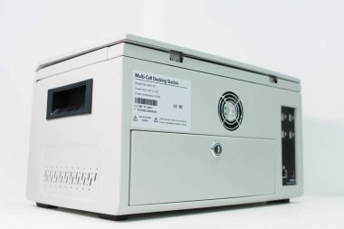 Güvenlik ve Yangın sensörleri ve alarm donanımları beyaz arka plan üzerinde. sinyal için bileşenleri. Güvenlik ve Yangın sensörleri ve alarm donanımları beyaz arka plan üzerinde. sinyal için bileşenler.