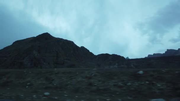 Estrada Através Das Montanhas Elbrus Vista Janela Carro — Vídeo de Stock