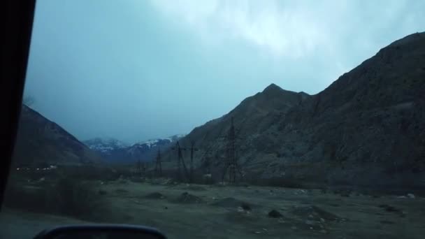 Camino Través Las Montañas Elbrus Vista Desde Ventana Del Coche — Vídeos de Stock