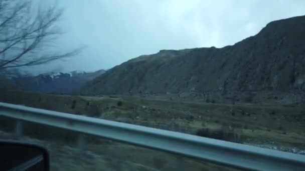 Camino Través Las Montañas Elbrus Vista Desde Ventana Del Coche — Vídeos de Stock