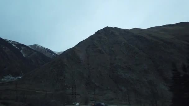 Camino Través Las Montañas Elbrus Vista Desde Ventana Del Coche — Vídeos de Stock