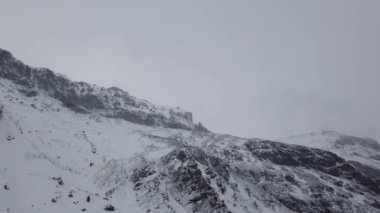 Bakan dağlara kar