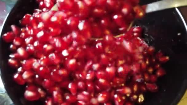 Graines de grenade sur plaque 