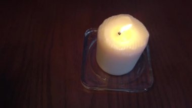 Natürmort - Cafe kahverengi bir tablo üzerinde yanan mum