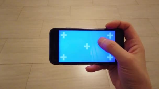 Giovanotto Smartphone Mano Utilizzando Tocco Touchscreen Toccare Scorrere Gesti Della — Video Stock