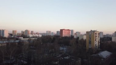 Moskova, ilçelerinden biri olan bahar akşamları gün batımı