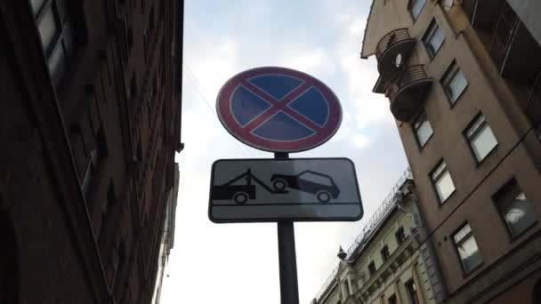 Straßenschild Für Den Verkehr Der Stadt — Stockvideo