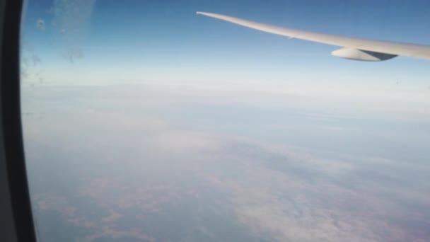 Widok z międzykontynentalnego samolotu iluminator — Wideo stockowe