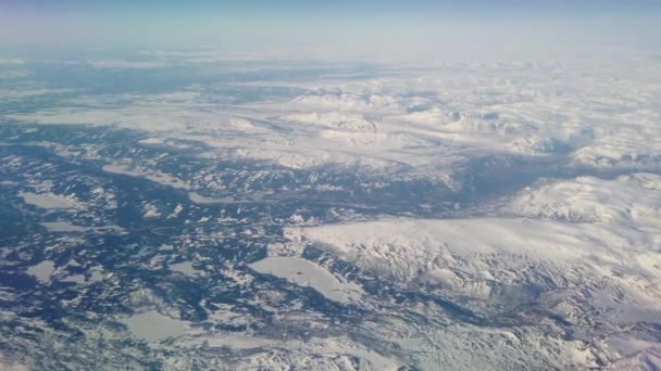 Blick aus dem Bullauge eines Interkontinentalflugzeugs — Stockvideo