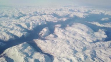 Kıtalararası uçak porthole'dan görünüm