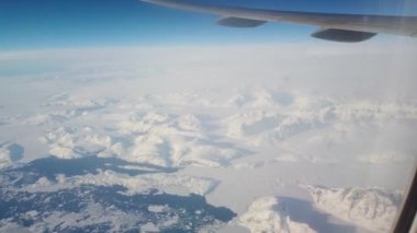 Kıtalararası uçak porthole'dan görünüm