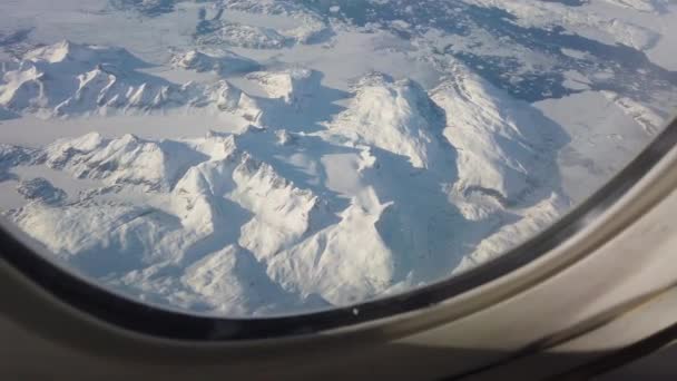 大陸間飛行機のポートホールからの眺め — ストック動画