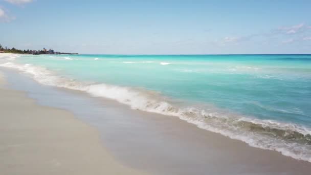 Εκπληκτική Παραλία Του Βαραντέρο Κούβα Κατά Διάρκεια Της Ημέρας — Αρχείο Βίντεο