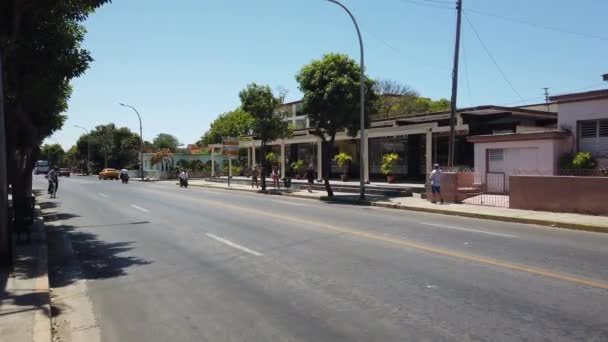 Varadero Kuba April 2019 Retro Autos Auf Den Straßen Von — Stockvideo