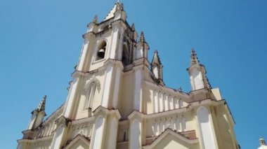 Havana ikonik popüler bir turizm merkezidir. Havana'nın eski sokakları. Klasik Amerikan Vintage Retro Küba Otomobil Havana şehir, Küba sokakta sürüş.