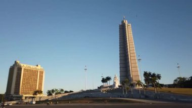 Havana ikonik popüler bir turizm merkezidir. Havana'nın eski sokakları. Klasik Amerikan Vintage Retro Küba Otomobil Havana şehir, Küba sokakta sürüş.