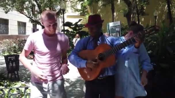 Habana Cuba Abril 2019 Clásica Banda Cubana Toca Música Tradicional — Vídeos de Stock