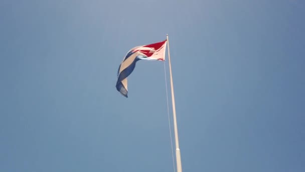 Bandeira Cuba Está Desenvolvendo Vento Bandeira Cuba Pendurada Prédio — Vídeo de Stock