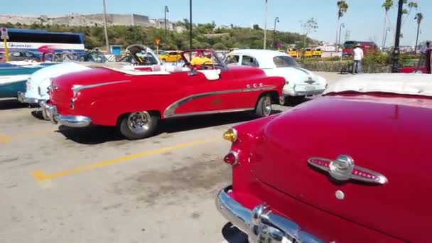 Havana Cuba Aprile 2019 Vetture Classiche Americane Epoca Parcheggiate — Video Stock