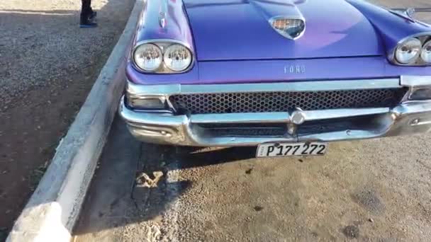 Havana Cuba April 2019 Vintage Klassieke Amerikaanse Auto Geparkeerd — Stockvideo