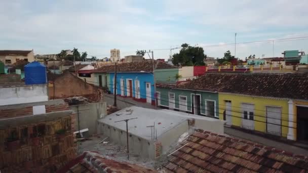 トリニダードの赤いタイル張りの屋根 サンクティ スピリトゥス キューバ — ストック動画