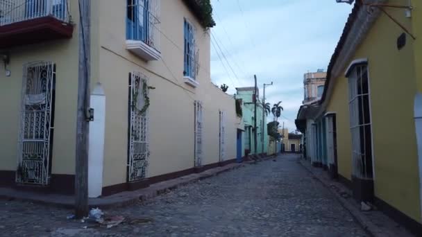 Küba caddesi, Trinidad, Küba. Trinidad'ın tarihi sokakları — Stok video