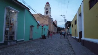 Trinidad, Küba - Nisan 2019: Küba caddesi, Trinidad, Küba