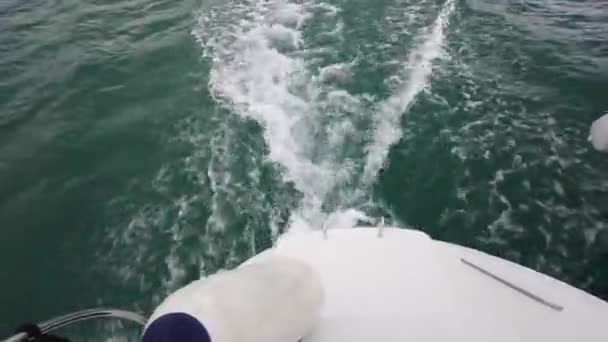 View Motor Boat Ocean Camera Floating Boat Waves Back Boat — Stock Video