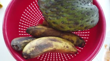 Masada egzotik tropik meyve.