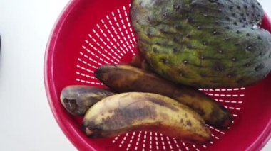 Masada egzotik tropik meyve.