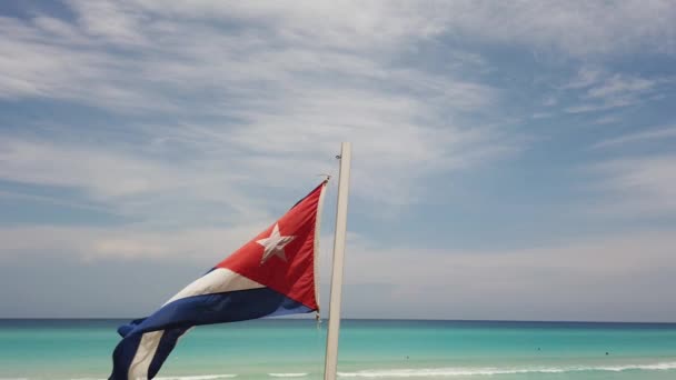 Kubańska Flaga Plaży Pływające Wiatr Tle Oceanu Kuba Varadero — Wideo stockowe