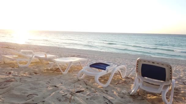 キューバのバラデロビーチの素晴らしいパノラマの夕日 — ストック動画
