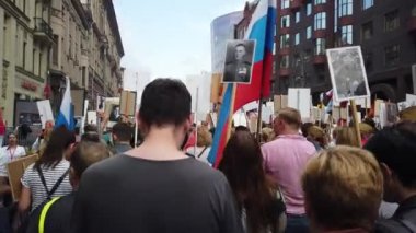 Rusya, Moskova-9 Mayıs 2019: atkın ölümsüz alayı-Büyük Vatanseverlik Savaşı askerlerinin başarısını sürdürmek için bir sivil girişim, cesaret ve kahramanlık anısına korumak