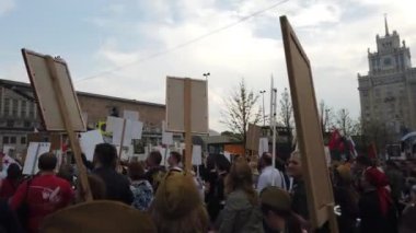 Rusya, Moskova-9 Mayıs 2019: atkın ölümsüz alayı-Büyük Vatanseverlik Savaşı askerlerinin başarısını sürdürmek için bir sivil girişim, cesaret ve kahramanlık anısına korumak