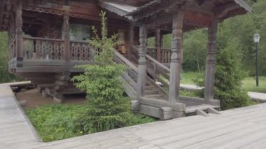 Eski büyük ahşap ortodoks kilisesi.