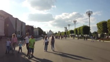 Moskova - Temmuz, 2019: Vdnkh parkında insanlar..