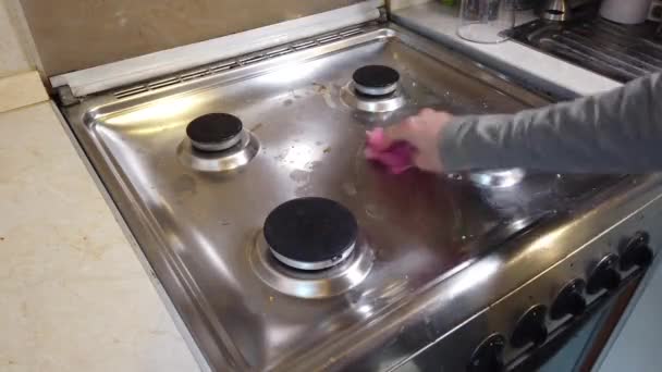 Nettoyage Poêle Dans Cuisine Maison Concept Ménage Main Avec Éponge — Video