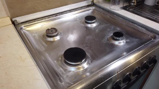 Czyszczenie Pieca Domowej Kuchni Koncepcja Sprzątanie Ręka Gąbki Mycia Piec — Wideo stockowe