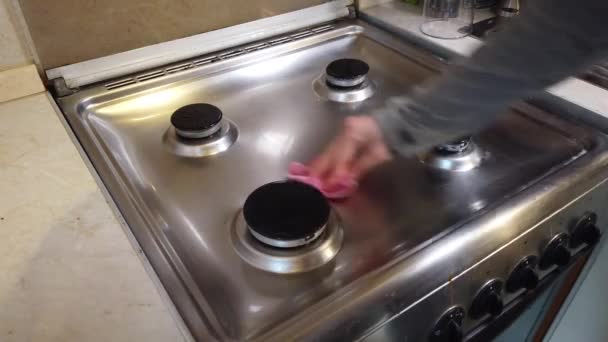 Pulizia Del Fornello Nella Cucina Casa Concetto Pulizia Mano Con — Video Stock