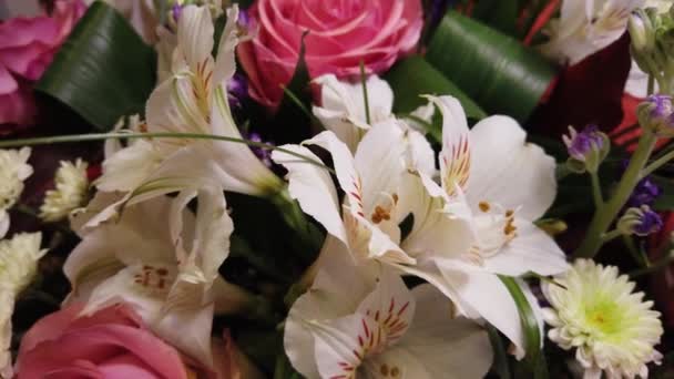 Όμορφο Μπουκέτο Λουλουδιών Πολύχρωμα Λουλούδια Κοντινό Εορταστική Διάθεση — Αρχείο Βίντεο