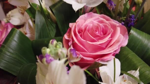 Prachtige Boeket Van Bloemen Multi Gekleurde Bloemen Close Feestelijke Sfeer — Stockvideo