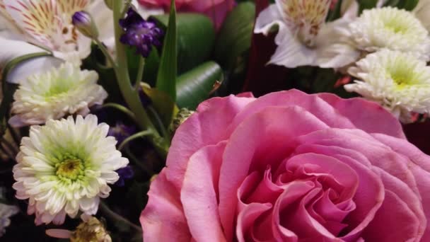 Schöner Blumenstrauß Mehrfarbige Blumen Aus Nächster Nähe Festliche Stimmung — Stockvideo