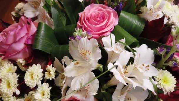 Schöner Blumenstrauß Mehrfarbige Blumen Aus Nächster Nähe Festliche Stimmung — Stockvideo