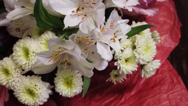 Hermoso Ramo Flores Flores Multicolores Cerca Humor Festivo — Vídeo de stock