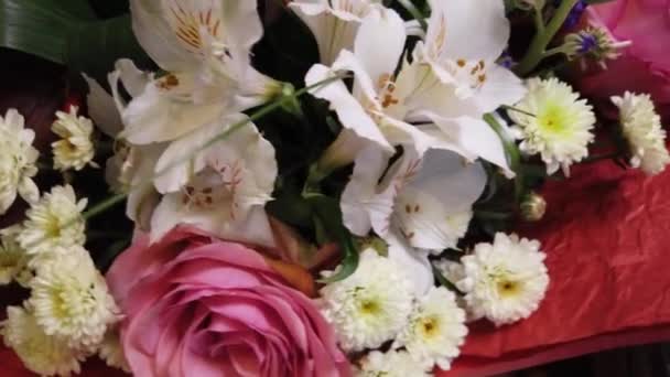 Прекрасный Букет Цветов Разноцветные Цветы Крупным Планом Праздничное Настроение — стоковое видео