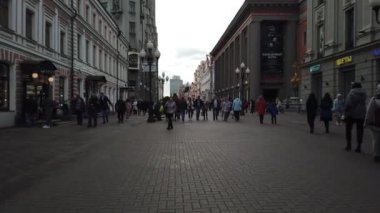 19 Ekim 2019, Arbat Caddesi, Moskova, Rusya: Moskova 'daki eski Arbat Caddesi' nde yürüyen turistler