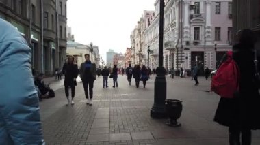 19 Ekim 2019, Arbat Caddesi, Moskova, Rusya: Moskova 'daki eski Arbat Caddesi' nde yürüyen turistler