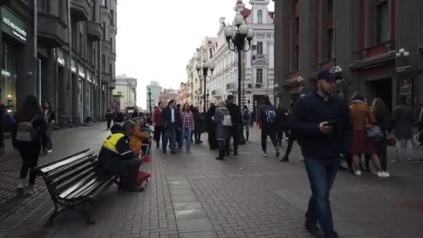 Οκτωβρίου 2019 Arbat Street Μόσχα Ρωσία Τουρίστες Περπατούν Στην Παλιά — Αρχείο Βίντεο