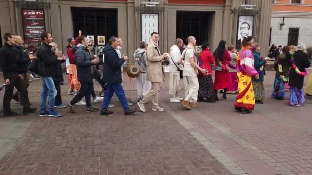 Oktober 2019 Arbat Street Moskva Ryssland Buddhistiska Grupppromenader Och Dans — Stockvideo