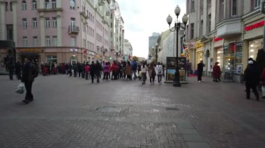19 Ekim 2019, Arbat Caddesi, Moskova, Rusya: Moskova 'nın Arbat ilçesinde insanlar sokakta yürüyor.